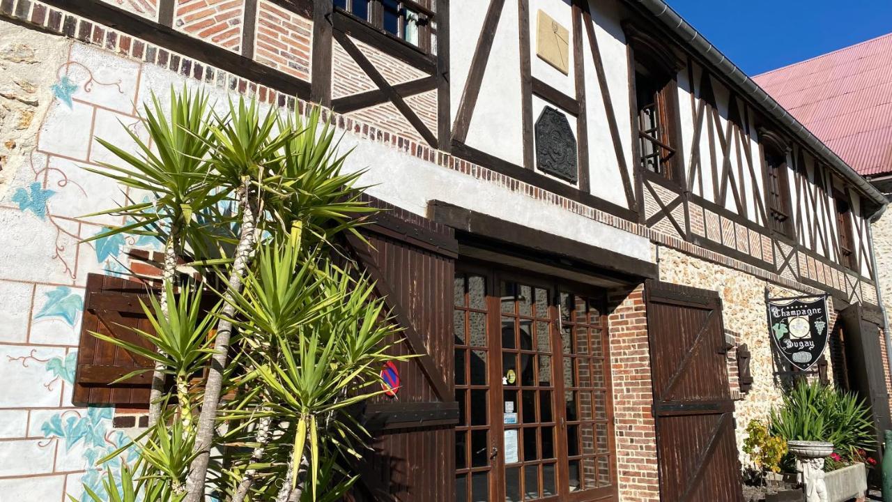 Bed and Breakfast Domaine Du Cellier De La Couronne Sézanne Exterior foto