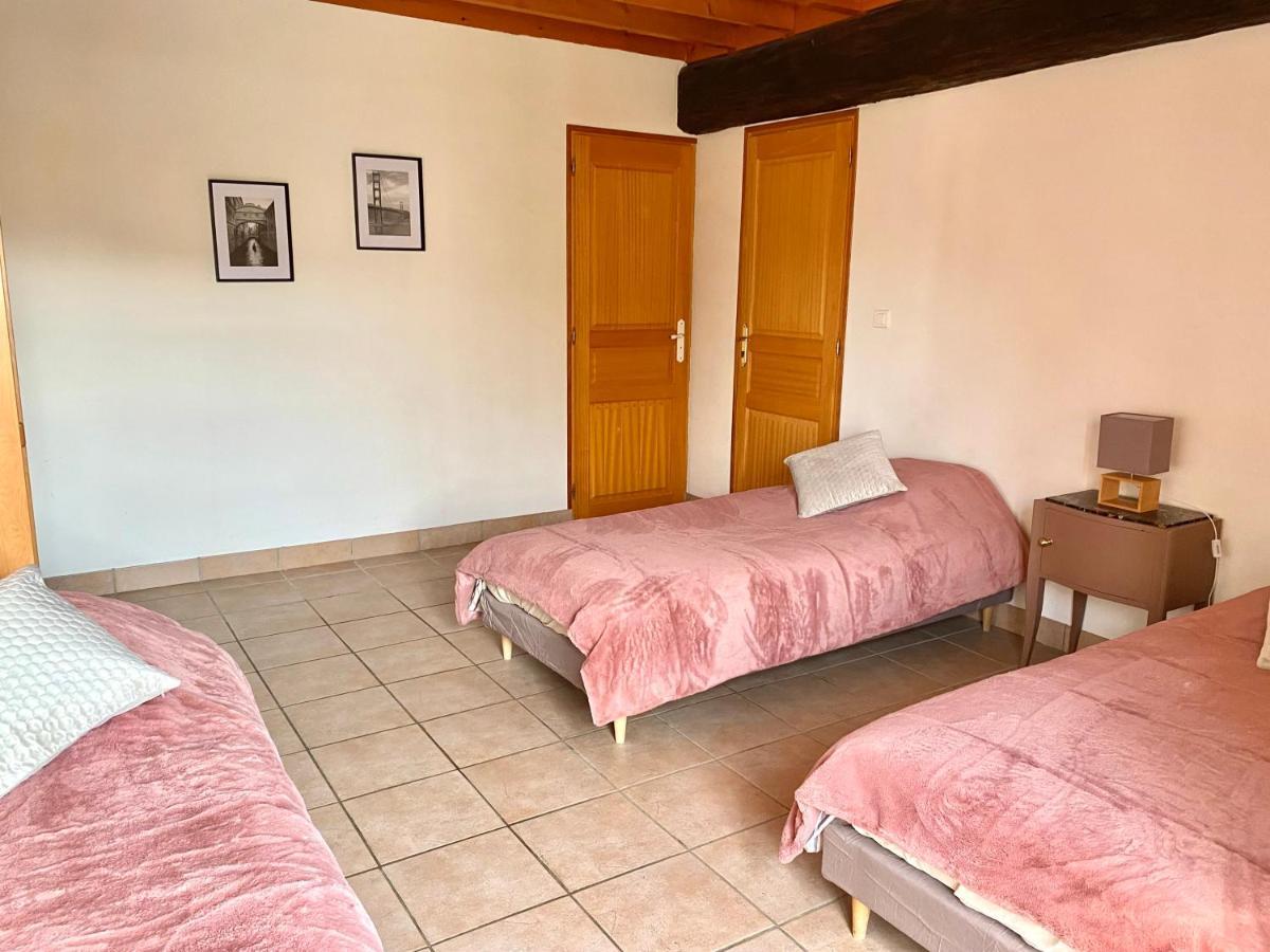 Bed and Breakfast Domaine Du Cellier De La Couronne Sézanne Exterior foto