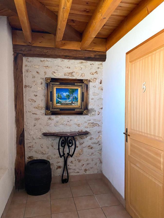 Bed and Breakfast Domaine Du Cellier De La Couronne Sézanne Exterior foto