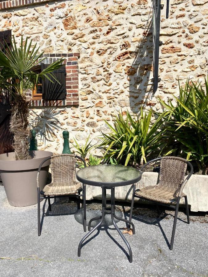 Bed and Breakfast Domaine Du Cellier De La Couronne Sézanne Exterior foto