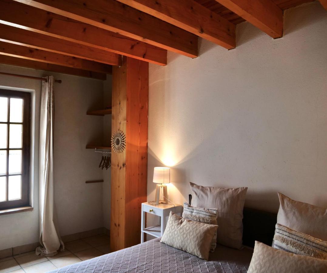 Bed and Breakfast Domaine Du Cellier De La Couronne Sézanne Exterior foto