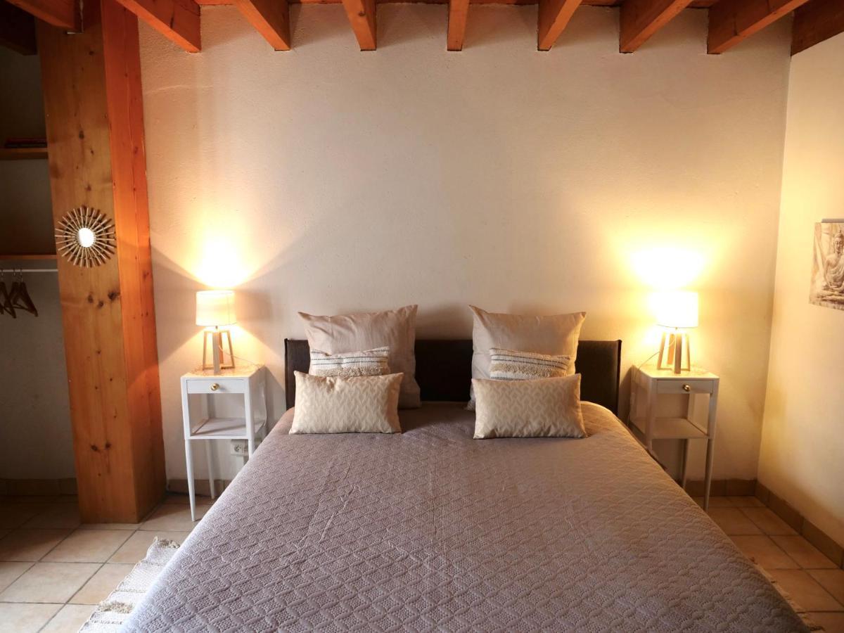 Bed and Breakfast Domaine Du Cellier De La Couronne Sézanne Exterior foto