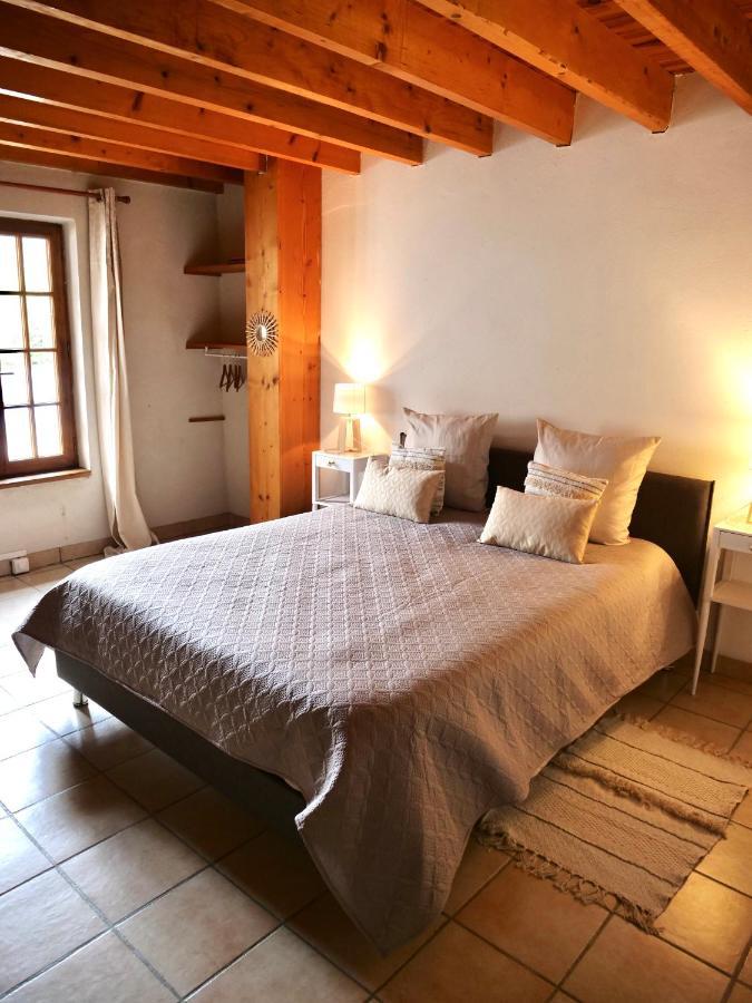 Bed and Breakfast Domaine Du Cellier De La Couronne Sézanne Exterior foto