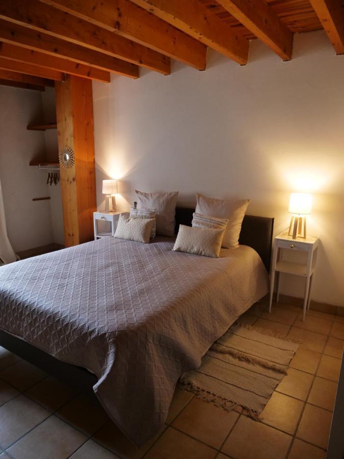 Bed and Breakfast Domaine Du Cellier De La Couronne Sézanne Exterior foto
