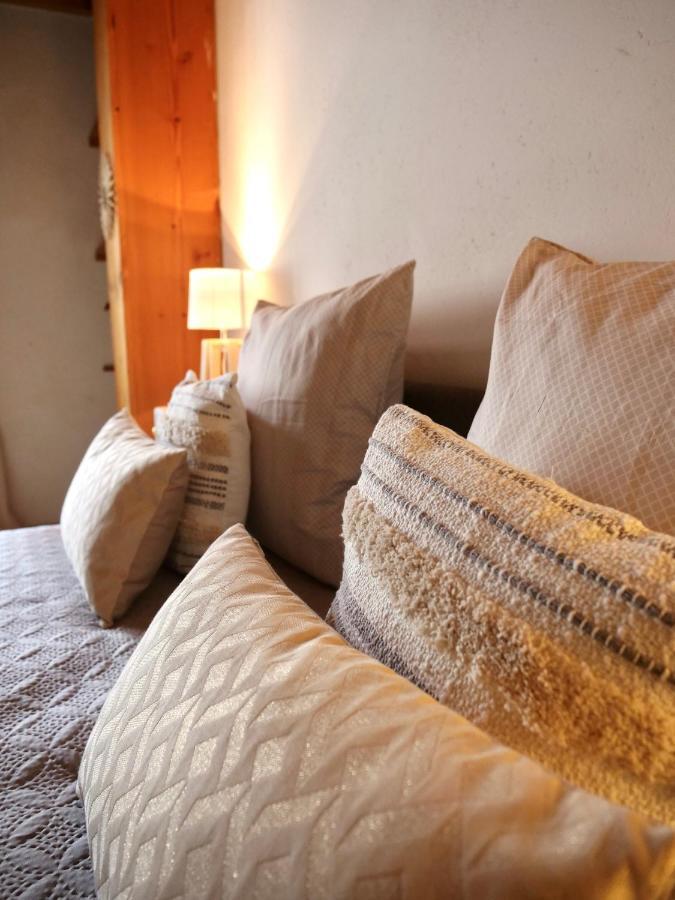 Bed and Breakfast Domaine Du Cellier De La Couronne Sézanne Exterior foto